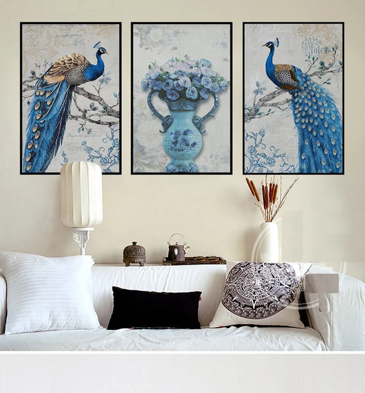 Tranh đôi chim Công và hoa mẫu đơn có ý nghĩa gì trong phong thủy?