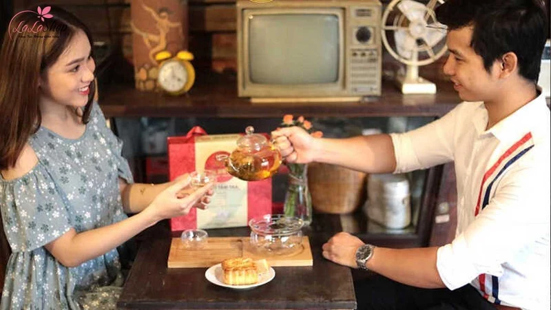 Ăn bánh uống trà trở thành một phần không thể thiếu vào trung thu