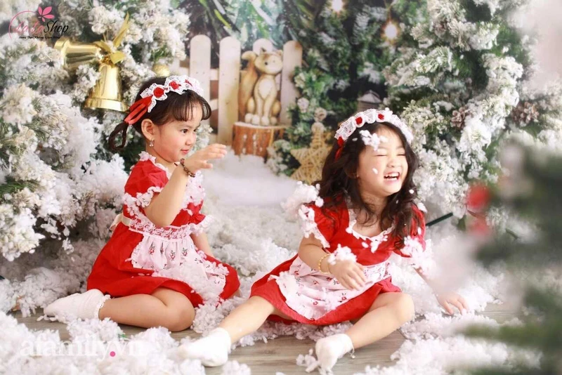 Áo quần Noel mang đến vẻ ngoài đáng yêu cho bé