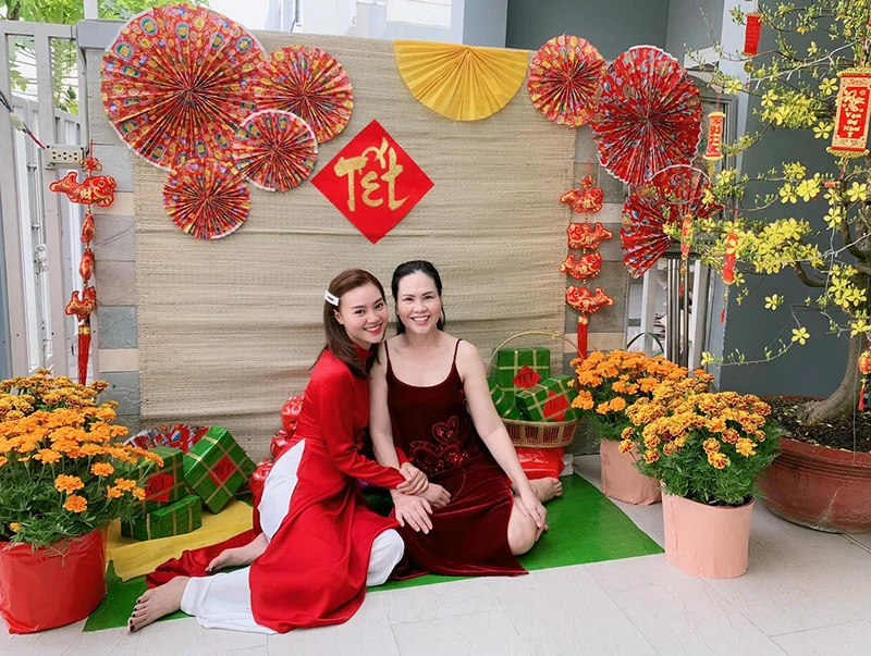 Background phông nền theo chủ đề vui tươi và nhộn nhịp của ngày Tết