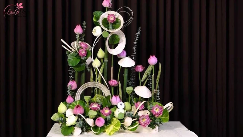 Bài thuyết trình cắm hoa 20/10 chủ đề: Điểm tựa