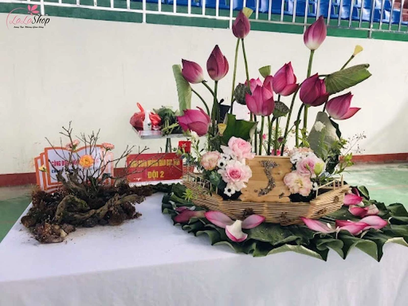 Bài thuyết trình cắm hoa 20/10 chủ đề: Thuyền hoa