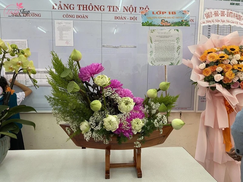 Bài thuyết trình cắm hoa 20/11 chủ đề: Bến Đỗ Tri Thức