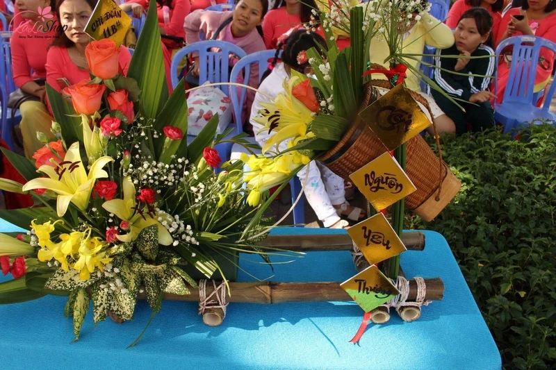 Bài thuyết trình cắm hoa 20/11 chủ đề: Cội Nguồn Yêu Thương
