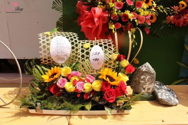 Bài thuyết trình cắm hoa 20/11 chủ đề: Sắc Màu Tri Thức