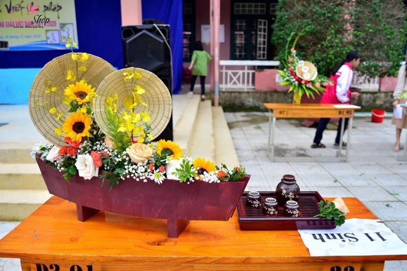 Bài thuyết trình cắm hoa 20/11 chủ đề: Tri Ân Người Lái Đò