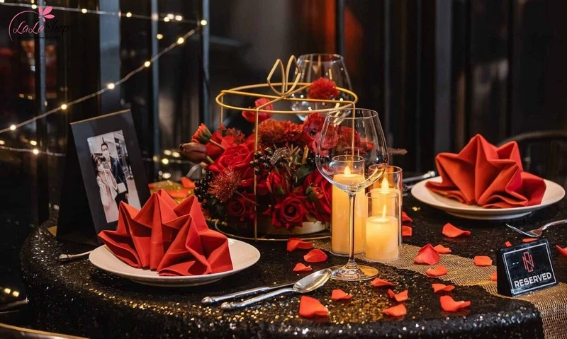 Bạn có thể chuẩn bị bữa tối tại nhà hoặc tổ chức picnic, chuyến du lịch