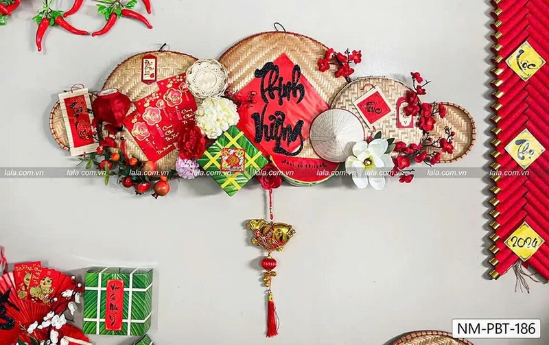 Bạn có thể treo mẹt tre đơn lẻ hoặc theo cụm để trang trí