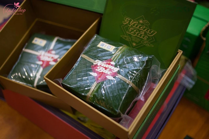 Bánh chưng và bánh tét là món ăn không thể thiếu trong dịp Tết