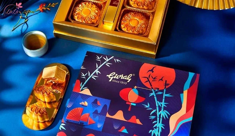 Bánh trung thu đến từ Givral có mẫu mã đẹp mắt, sang trọng và tinh tế