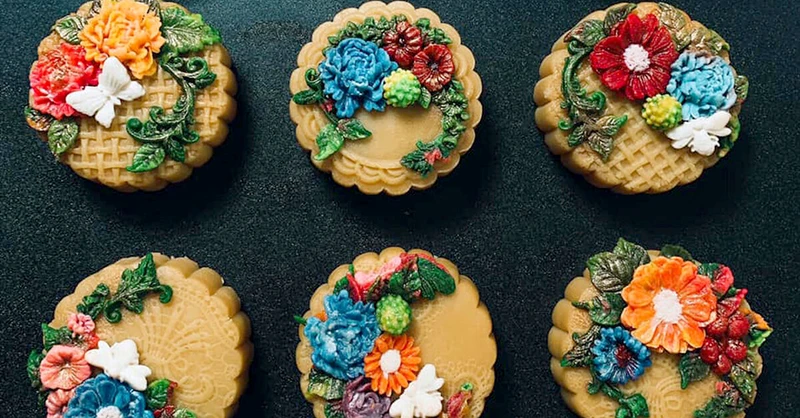 Bánh trung thu hiện đại hoa nổi