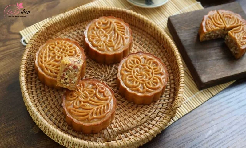 Bánh Trung thu hình tròn mang ý nghĩa của sự vẹn nguyên, đầy đủ