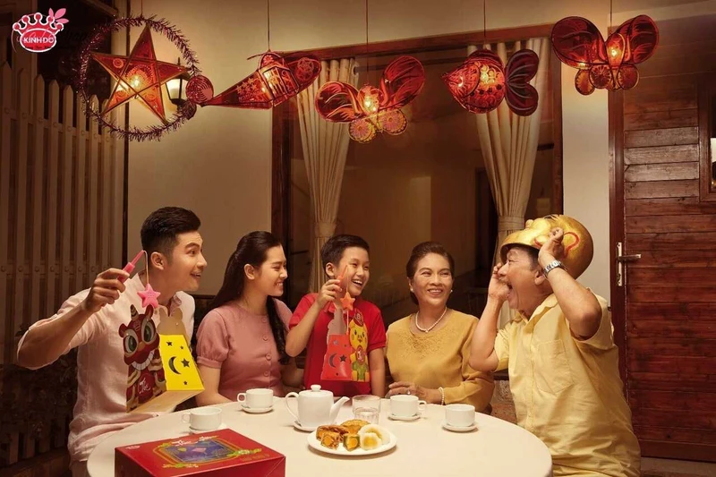 Bánh trung thu là biểu tượng của sự đoàn viên, hạnh phúc, vẹn tròn