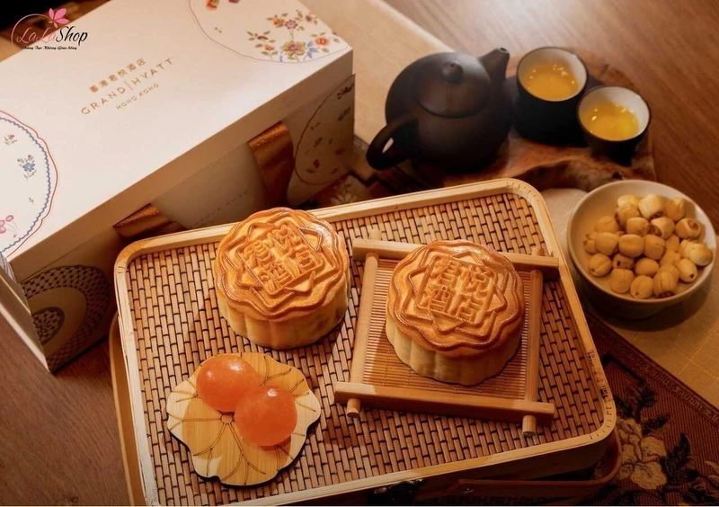 Bánh Trung thu nướng mang theo ý nghĩa về sự che chở của người thân