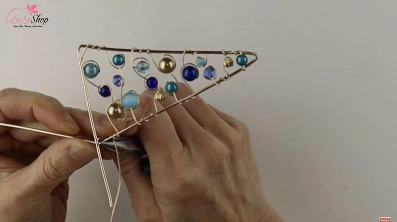 Bẻ đoạn kẽm thừa vào trong