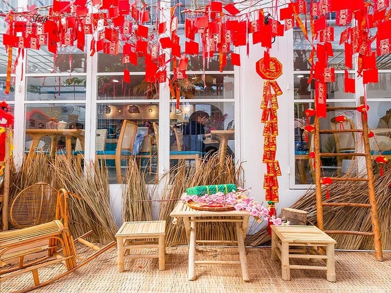 Bộ bàn ghế tre là điểm nhấn đặc biệt cho không gian