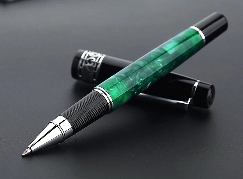 Bút làm quà tặng 20/11 vừa ý nghĩa vừa có giá cả phải chăng