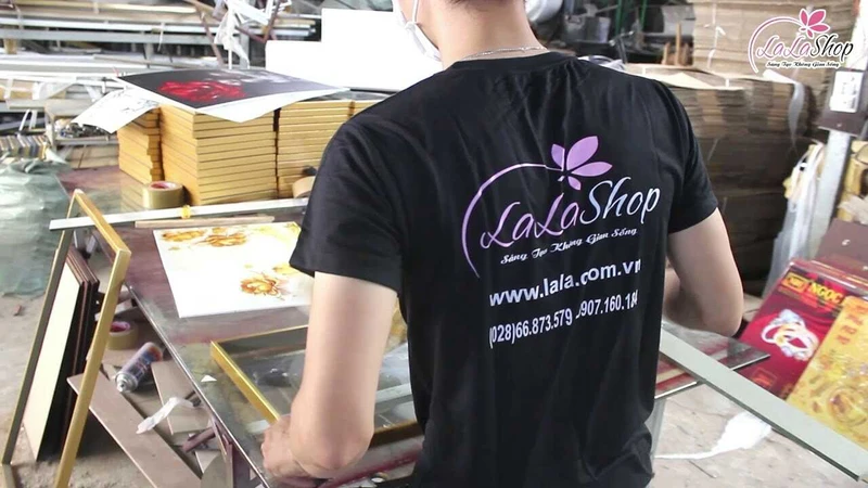 Cả tranh canvas và tranh tráng gương đều được áp dụng công nghệ in hiện đại