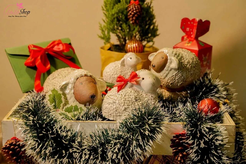 Các mô hình bằng gốm được sáng tạo với nhiều chủ đề thường để trang trí trong sân vườn