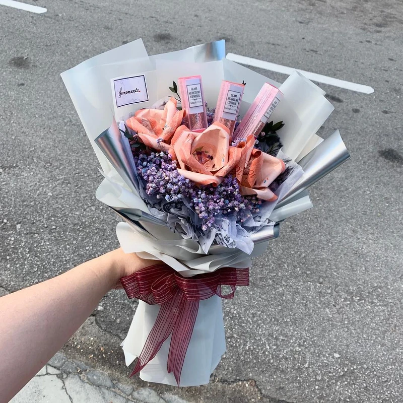 Cách cắm hoa 20/10 mix son giúp chị em phụ nữ trở nên vui tươi hơn trong ngày Phụ nữ Việt Nam