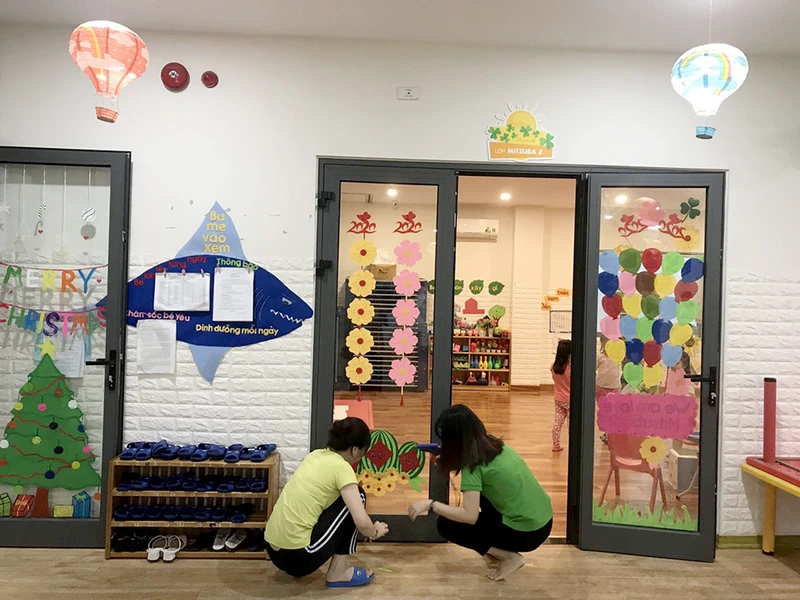 Cách trang trí cửa lớp mầm non ngày Tết