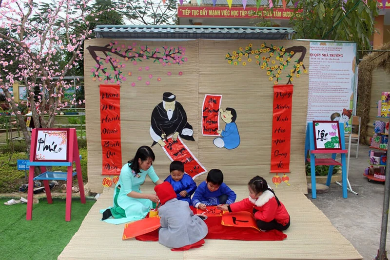 cach-trang-tri-tet-truong-mam-non-bang-cac-cau-doi-thu-phap-599ba08aa0dd9c311dd532ca23593423