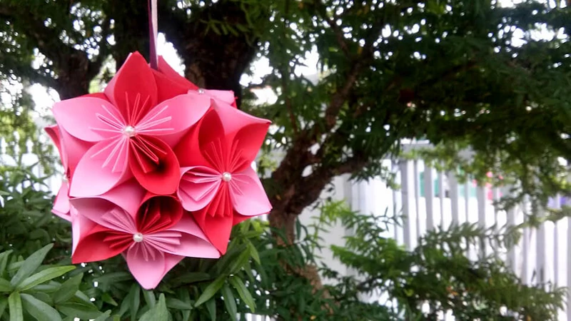 cach-trang-tri-tet-truong-mam-non-bang-qua-cau-hoa-mai-hoa-dao-20802e548864b04bf4ae0e4d4e58e954