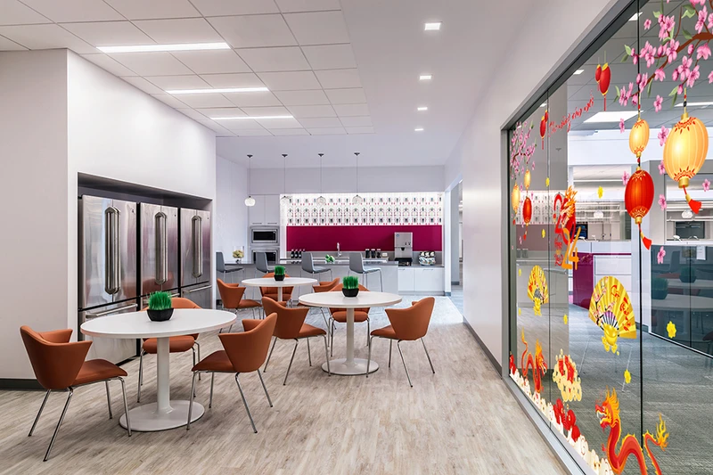 Cách trang trí tết trường mầm non với Decal