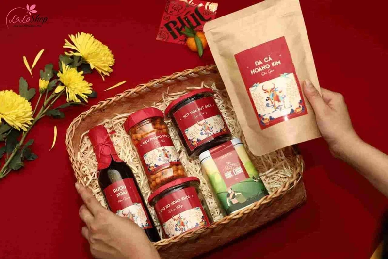 Cần chuẩn bị quà chu đáo, đóng gói đẹp mắt để thể hiện sự tôn trọng