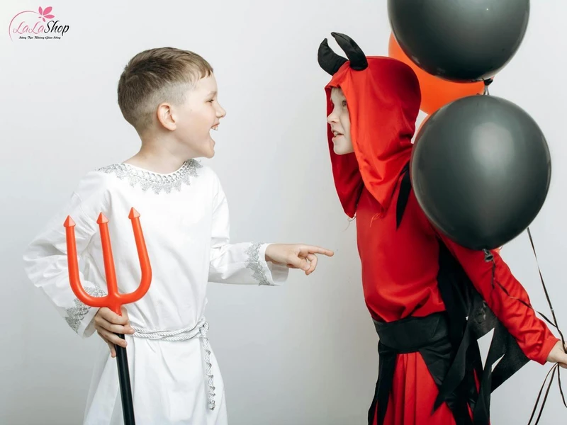 Cặp trang phục thiên thần và ác quỷ sẽ phù hợp cho hai anh em