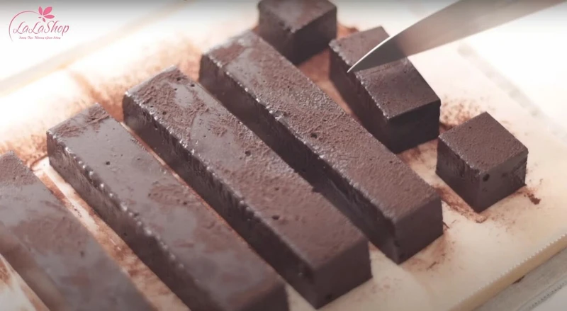 Cắt chocolate