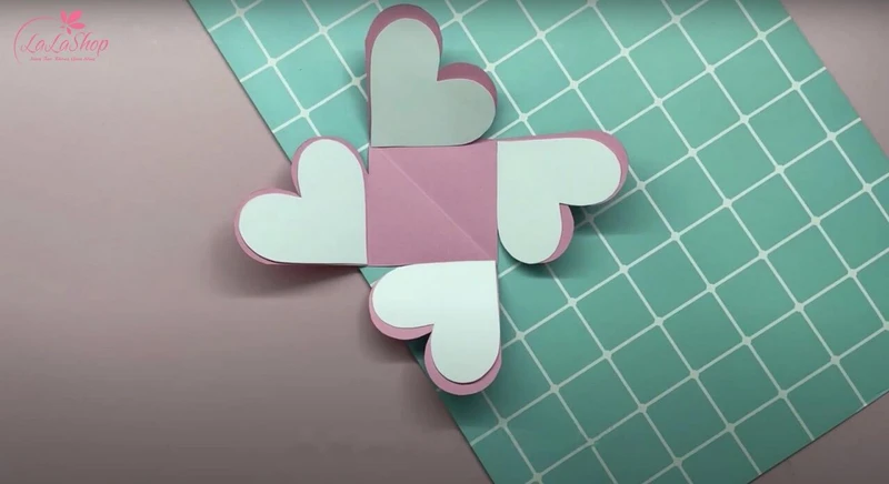 Cắt hình trái tim cho thiệp