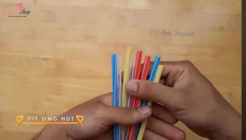 Cắt ống hút thành các đoạn đều nhau