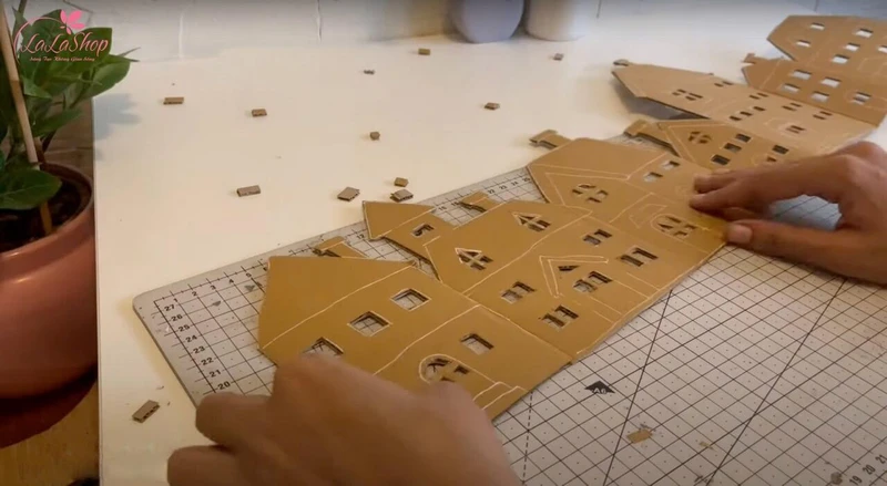 Cắt và gấp các đường nét