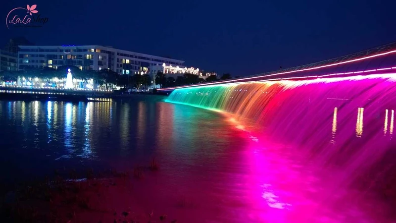 Cầu Ánh Sao được trang trí thêm đèn LED vào Noel