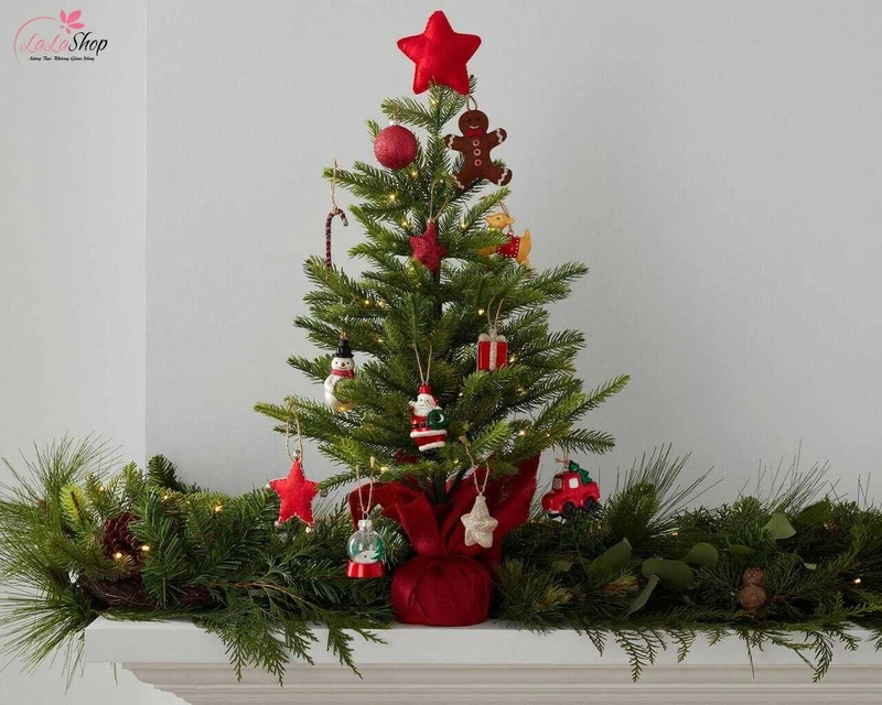 Cây thông mini xinh xắn mang đến không khí lễ hội