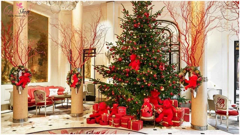 Cây thông Noel là biểu tượng không thể thiếu trong dịp lễ