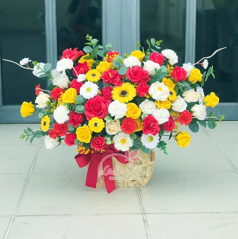 Lẵng Hoa Sáp Thơm Để Bàn Sự Đa Dạng Sắc Màu