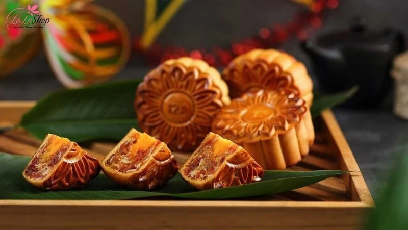 Chia bánh trung thu thành từng phần nhỏ giúp kiểm soát lượng calo nạp vào