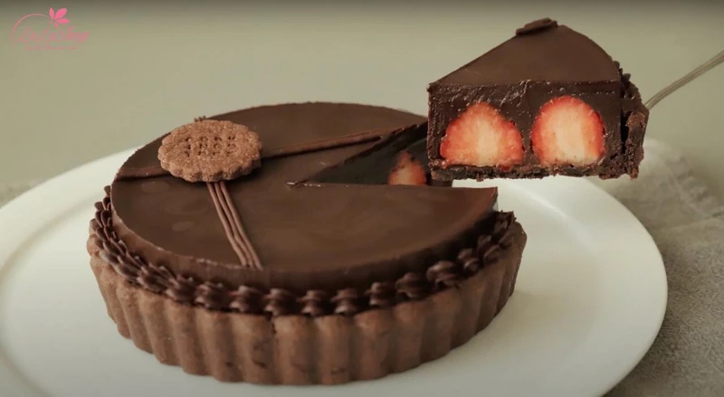 Chiếc bánh tart dâu tây chocolate đơn giản nhưng hấp dẫn