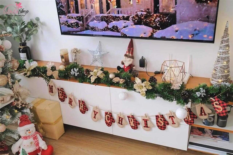 Chữ Merry Christmas là lời chúc quen thuộc mỗi dịp Giáng sinh