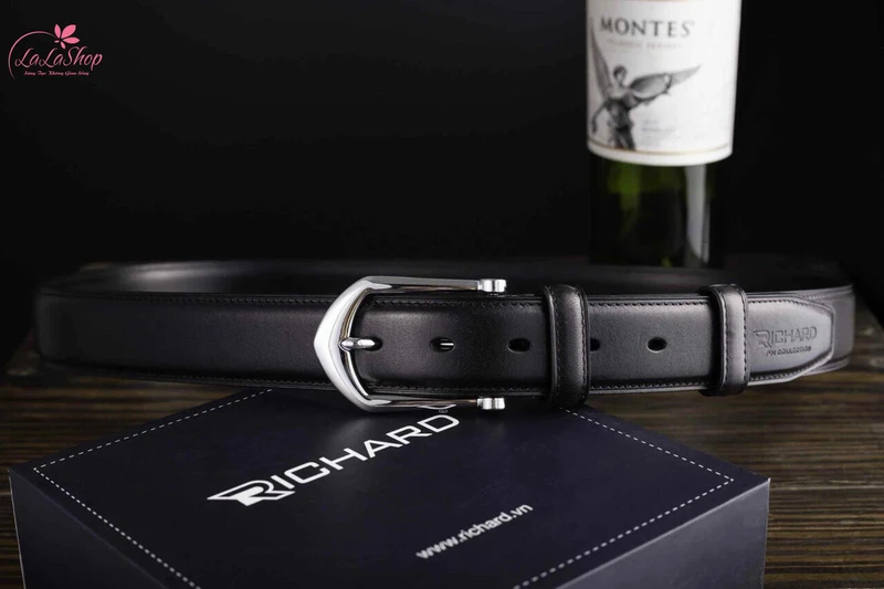 Chú ý đến chất liệu và màu sắc khi chọn thắt lưng cho chồng