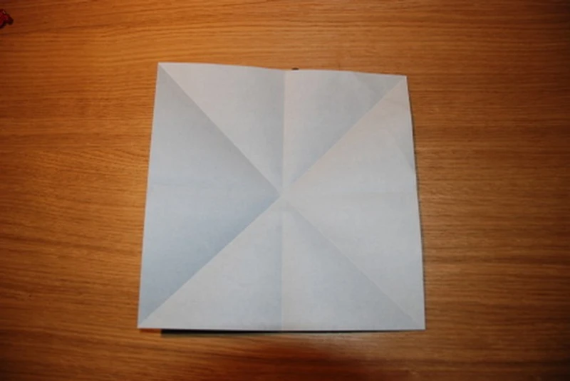 Chuẫn bị 1 tờ giấy hình vuông