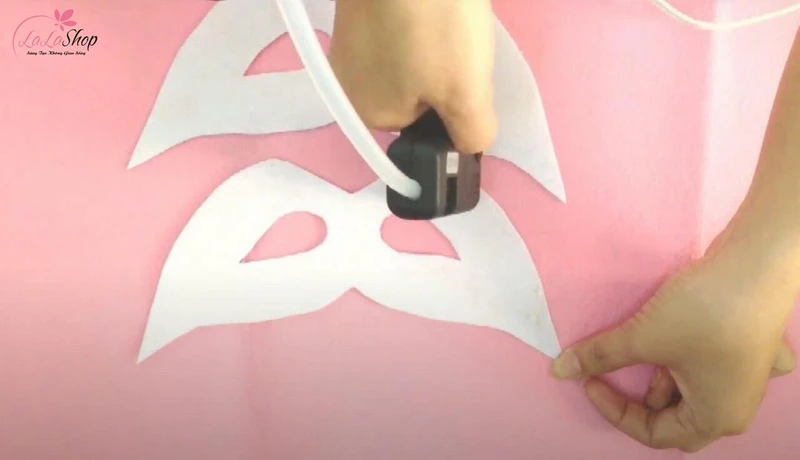 Chuẩn bị mẫu mặt nạ bằng vải nỉ