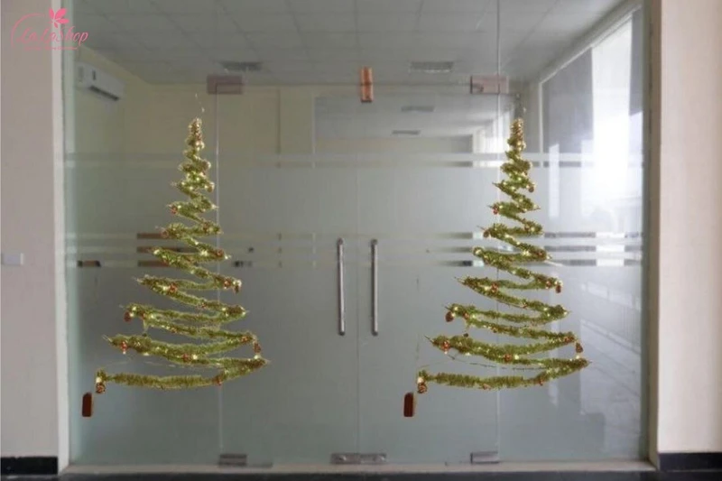 Có 2 kiểu dáng bạn có thể tham khảo để tạo hình cây thông Noel