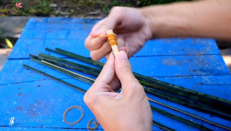 Cố định các đầu thanh tre