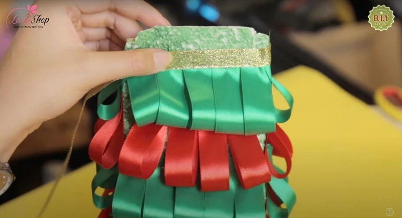 Cố định ruy băng kim tuyến