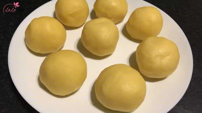 Đảm bảo bột bao kín viên nhân và không bị không khí lọt vào