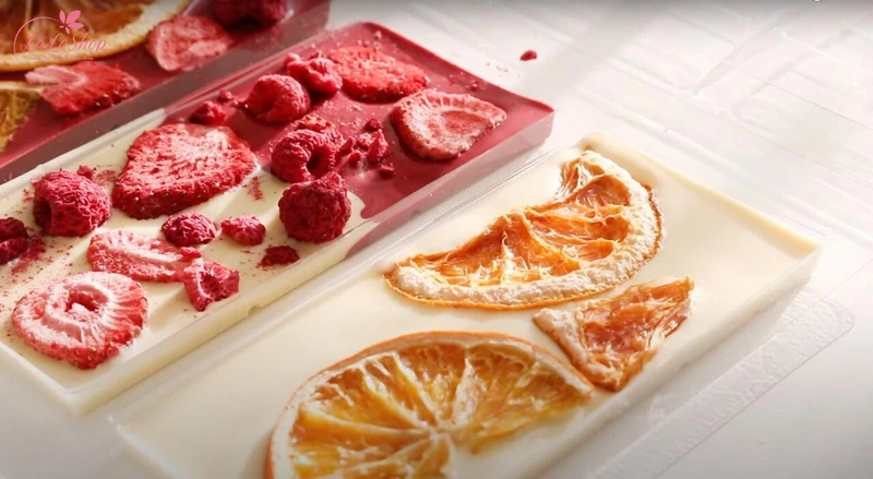 Dàn vào khuôn và trang trí