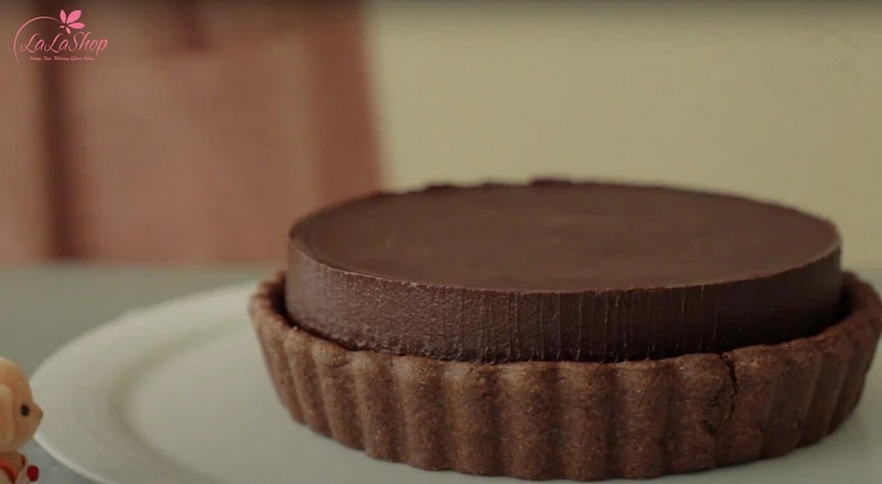 Đặt nhân vào vỏ bánh